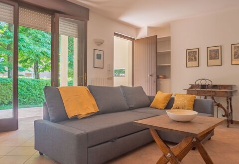 Casa Carla: Mueble, Diseño De Interiores, Piso, Sofá, Suelo, Madera, Mesa, Habitación, Sala, Suelos De Madera