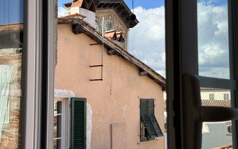 Anna: Pared, Material Compuesto, Hierro, Balcón, La Luz Del Día, Tratamiento De La Ventana