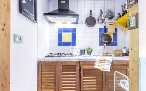 Suite Vogel: Cocina, Electrodoméstico, Aparato De Cocina, Madera, Piso, Mueble, Diseño De Interiores, Mostrador, Suelo, Gabinetes