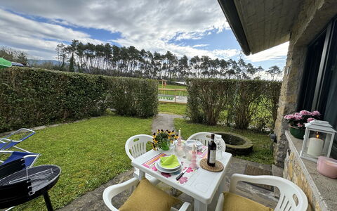 Green Hills 13: Arbusto, Jardín, Cobertura Del Suelo, Césped, Paisajismo, Yarda, Cobertura, Patio Interior, Mueble Para Exteriores, Mesa Al Aire Libre