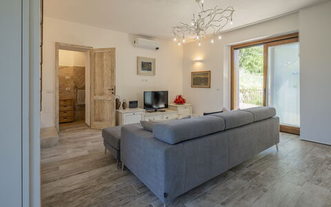 Villetta Cafaggio, Ac, Wifi, Panzano In Chianti: Mueble, Piso, Diseño De Interiores, Suelo, Madera, Sofá, Habitación, Sala, Techo, Suelos De Madera