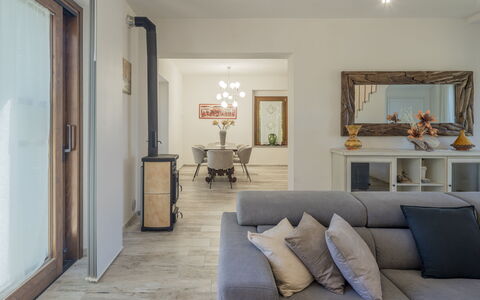 Villetta Cafaggio, Ac, Wifi, Panzano In Chianti: Mueble, Diseño De Interiores, Piso, Suelo, Sofá, Madera, Habitación, Techo, Sala, Encendiendo