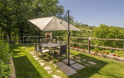 Villetta Cafaggio, Ac, Wifi, Panzano In Chianti: Mueble, Mueble Para Exteriores, Mesa, Silla, Mesa Al Aire Libre, Jardín, Paraguas, Cocina Y Comedor Mesa, Patio Interior, Patio
