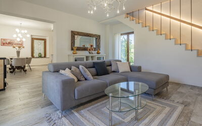 Villetta Cafaggio, Ac, Wifi, Panzano In Chianti: Mueble, Diseño De Interiores, Piso, Sofá, Suelo, Sala, Madera, Techo, Casa, Mesa