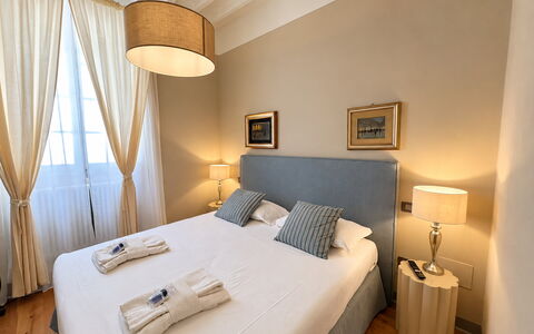 Via Roma 39: Cama, Habitación, Mueble, Diseño De Interiores, Sábana, Lecho, Textil, Suelo, Marco De La Cama, Habitación