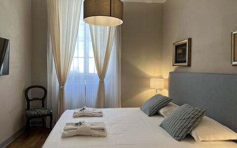 Via Roma 39: Mueble, Diseño De Interiores, Habitación, Cama, Suelo, Madera, Piso, Sábana, Textil, Lecho