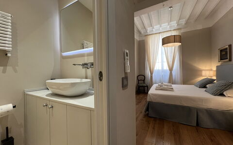 Via Roma 39: Diseño De Interiores, Mueble, Habitación, Cama, Piso, Suelo, Habitación, Techo, Sábana, Lecho