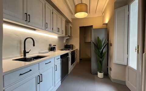 Via Roma 39: Cocina, Mostrador, Aparato De Cocina, Gabinetes, Diseño De Interiores, Electrodoméstico, Mueble, Piso, Madera, Estufa De Cocina