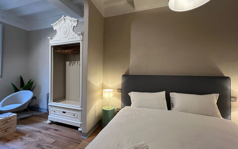 Via Roma 39: Diseño De Interiores, Mueble, Suelo, Piso, Habitación, Madera, Cama, Habitación, Techo, Encendiendo