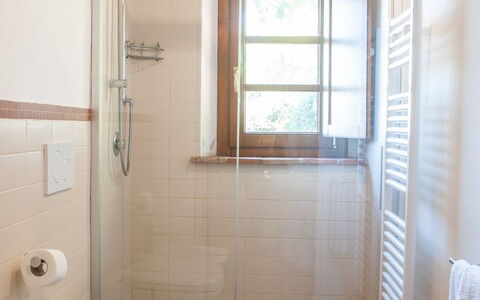 Tenuta i Mandorli, Pool, Wifi, Peccioli: Pared, Piso, Arreglo De Tubería, Baño, Suelo, Diseño De Interiores, Puerta, Plomería, Casa, Habitación