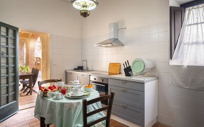 Villa i Mandorli: Mueble, Piso, Diseño De Interiores, Cocina, Aparato De Cocina, Suelo, Mostrador, Electrodoméstico, Gabinetes, Techo