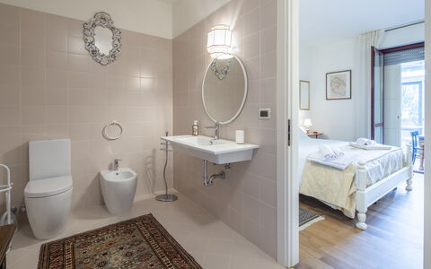 Bonaria Boutique House Ac, Wifi, Cinque Terre: Piso, Arreglo De Tubería, Suelo, Diseño De Interiores, Baño, Plomería, Lavabo, Encendiendo, Grifo, Casa