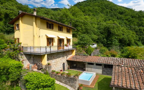 Villa Fornaci: Cabaña, Área Rural, Valle, Hill Station, Cordillera, Pueblo, Eco Hotel, Casa De Campo, Piscina, Pueblo De Montaña