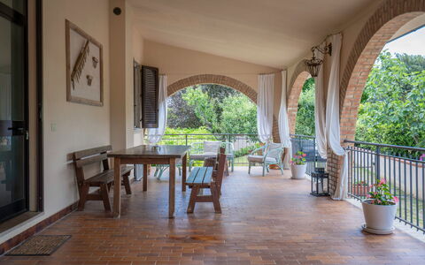 Il Campino, Pool, Montaione: Mueble, Silla, Techo, Porche, Manchas De Madera, Cocina Y Comedor Mesa, Sombra, Hacienda, Recurso, Mueble Para Exteriores