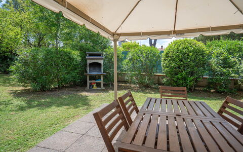 Il Campino, Pool, Montaione: Jardín, Sombra, Mueble Para Exteriores, Estructura Al Aire Libre, Mesa Al Aire Libre, Patio Interior, Pabellón, Paisajismo, Yarda, Césped