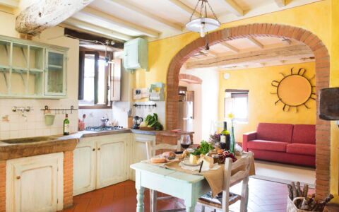 Il Canto Del Maggio: Mueble, Diseño De Interiores, Pared, Piso, Madera, Techo, Cocina, Mesa, Silla, Suelo