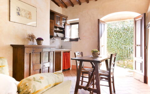 Il Canto Del Maggio: Mueble, Madera, Diseño De Interiores, Mesa, Piso, Silla, Cocina Y Comedor Mesa, Habitación, Comedor, Planta De Casa