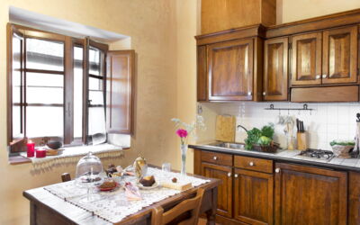 Bellina: Mueble, Diseño De Interiores, Cocina, Gabinetes, Mostrador, Madera, Piso, Aparato De Cocina, Alacena, Habitación