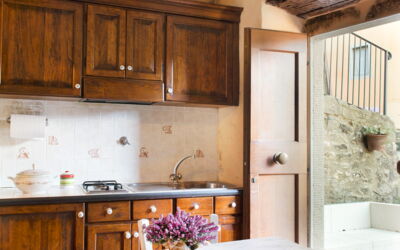 Canto al Sole: Mueble, Diseño De Interiores, Piso, Madera, Gabinetes, Cocina, Mostrador, Suelo, Mesa, Techo