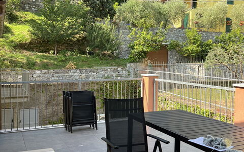 Anne-britt Home: Mueble, Silla, Mueble Para Exteriores, Mesa, Mesa Al Aire Libre, Sombra, Cocina Y Comedor Mesa, Patio Interior, Balcón, Yarda