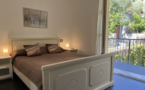 Anne-britt Home: Mueble, Diseño De Interiores, Cama, Habitación, Piso, Madera, Habitación, Suelo, Sábana, Lecho