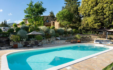 Villa Anna: Piscina, Mueble Para Exteriores, Recurso, Material Compuesto, Eco Hotel, Losa, Sombra, Fuente De Agua, Paraguas, Jardín