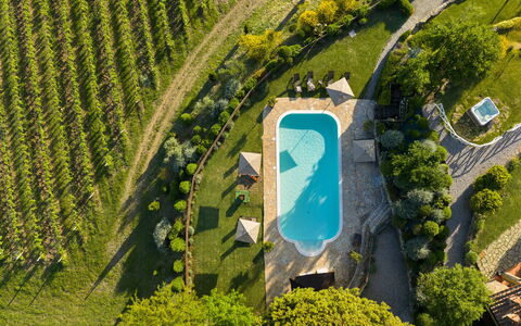 Villa Anna: Piscina, Paisaje, Ocio, Mueble Para Exteriores, Paraguas, Eco Hotel, Recurso, Sunlounger, Paisajismo, Ciudad De Vacaciones