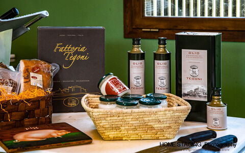 Villa Airone Tegoni, Pool, Radicondoli: Botella, Vino, Comida, Botella De Vidrio