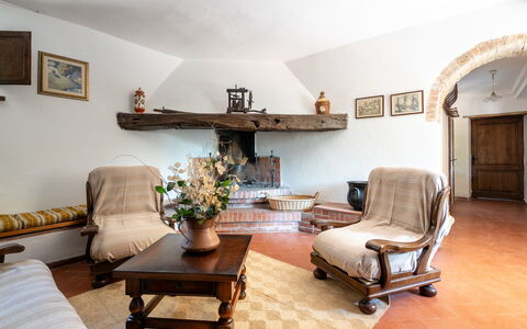 Casa La Cedrina, Pool, Lornano: Mueble, Diseño De Interiores, Madera, Piso, Suelo, Sala, Habitación, Encendiendo, Casa, Techo