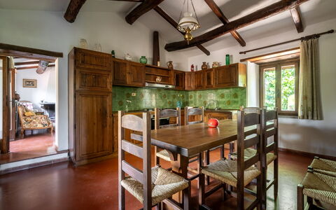 Casa La Cedrina, Pool, Lornano: Mueble, Madera, Diseño De Interiores, Techo, Piso, Mesa, Cocina Y Comedor Mesa, Comedor, Silla, Habitación