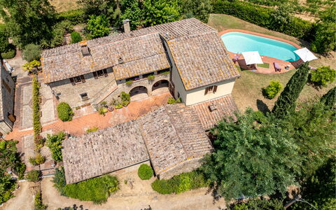 Casa La Cedrina, Pool, Lornano: Casa, Arquitectura, Casa, Casa De Campo, Inmuebles, Cabaña, Hacienda, Villa, Jardín, Mansión