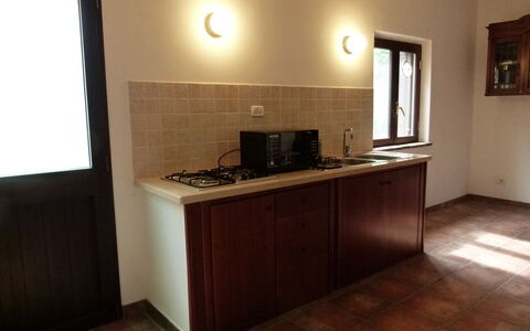 Casa Salvia, Ac, Wifi, Narni: Piso, Madera, Diseño De Interiores, Mostrador, Suelo, Cocina, Mueble, Encendiendo, Aparato De Cocina, Marrón