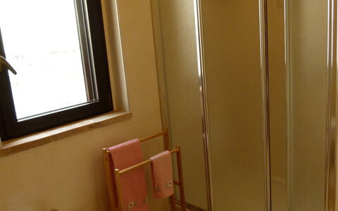 Casa Salvia, Ac, Wifi, Narni: Arreglo De Tubería, Baño, Piso, Suelo, Plomería, Puerta De La Ducha, Loseta, Ducha, Habitación, Vaso