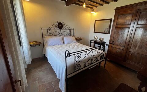 Appartamento Del Mercato: Pared, Piso, Mueble, Suelo, Habitación, Habitación, Cama, Marco De La Cama, Marco, Madera Dura