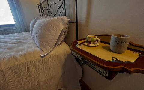 Appartamento Del Mercato: Diseño De Interiores, Habitación, Suelo, Piso, Mueble, Encendiendo, Linos, Lecho, Sábana, Cama