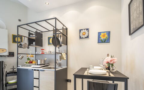 Casa Gioia In Lucca: Mueble, Diseño De Interiores, Encendiendo, Piso, Casa, Suelo, Habitación, Silla, Techo, Cocina