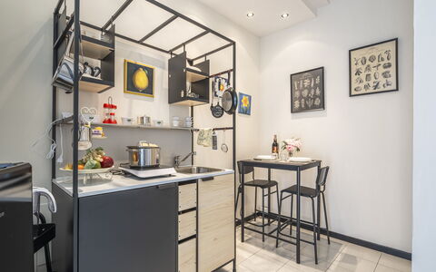 Casa Gioia In Lucca: Mueble, Diseño De Interiores, Encendiendo, Piso, Casa, Habitación, Mesa, Suelo, Cocina, Silla