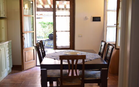 Oasi Della Pergola: Mueble, Piso, Comedor, Silla, Suelo, Madera, Mesa, Diseño De Interiores, Cocina Y Comedor Mesa, Encendiendo