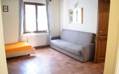 Girasole: Mueble, Piso, Suelo, Diseño De Interiores, Madera, Habitación, Departamento, Suelos De Madera, Casa, Sala