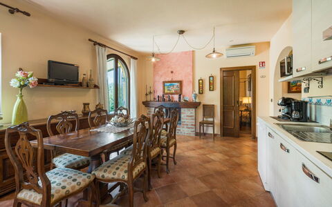 Casale La Canigiana, House, Pool, San Miniato: Mueble, Diseño De Interiores, Piso, Madera, Comedor, Cocina Y Comedor Mesa, Techo, Mesa, Suelo, Silla