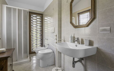 Casale La Canigiana, House, Pool, San Miniato: Baño, Arreglo De Tubería, Diseño De Interiores, Piso, Suelo, Lavabo, Baño, Lavabo Del Baño, Grifo, Asiento Del Baño
