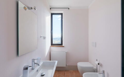Villa Sassinoro: Pared, Arreglo De Tubería, Piso, Baño, Suelo, Lavabo, Diseño De Interiores, Lavabo Del Baño, Grifo, Casa