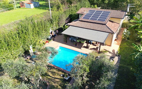 La Sevillana: Piscina, Recurso, Ocio, Eco Hotel, Sombra, Vacaciones, Mueble Para Exteriores, Estructura Al Aire Libre, Villa, Patio Interior