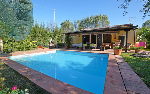 La Sevillana: Piscina, Recurso, Eco Hotel, Ocio, Sombra, Hacienda, Fuente De Agua, Patio Interior, Villa, Inmuebles