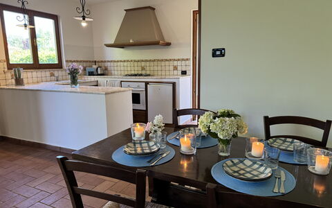 Dependance Egle: Mueble, Diseño De Interiores, Piso, Madera, Cocina Y Comedor Mesa, Lámpara, Techo, Silla, Comedor, Mesa