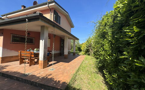 Dependance Egle: Casa, Casa, Barrio Residencial, Techo, Jardín, Inmuebles, Hacienda, Yarda, Sombra, Patio Interior