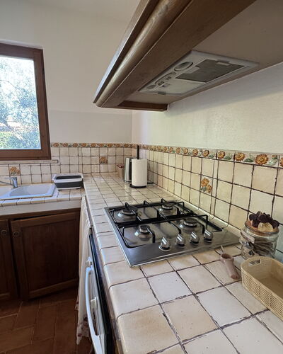Dependance Egle: Cocina, Madera, Piso, Mostrador, Diseño De Interiores, Suelo, Aparato De Cocina, Estufa De Cocina, Estufa De Gas, Habitación