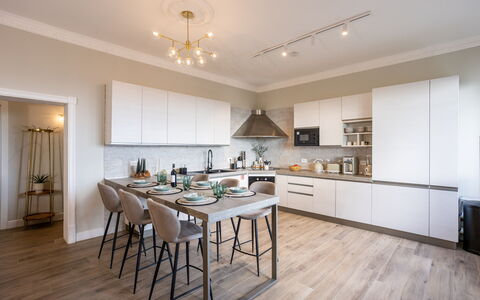 Casa Coccinella: Mueble, Diseño De Interiores, Cocina, Piso, Mostrador, Suelo, Silla, Lámpara, Madera, Cocina Y Comedor Mesa