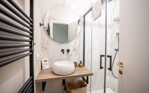 Casa Coccinella: Diseño De Interiores, Pared, Piso, Suelo, Baño, Arreglo De Tubería, Mueble, Encendiendo, Habitación, Casa