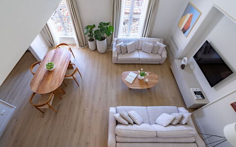 Elegant Apartments Near the Duomo: Mueble, Diseño De Interiores, Piso, Sofá, Suelo, Madera, Sala, Mesa, Suelos De Madera, Habitación